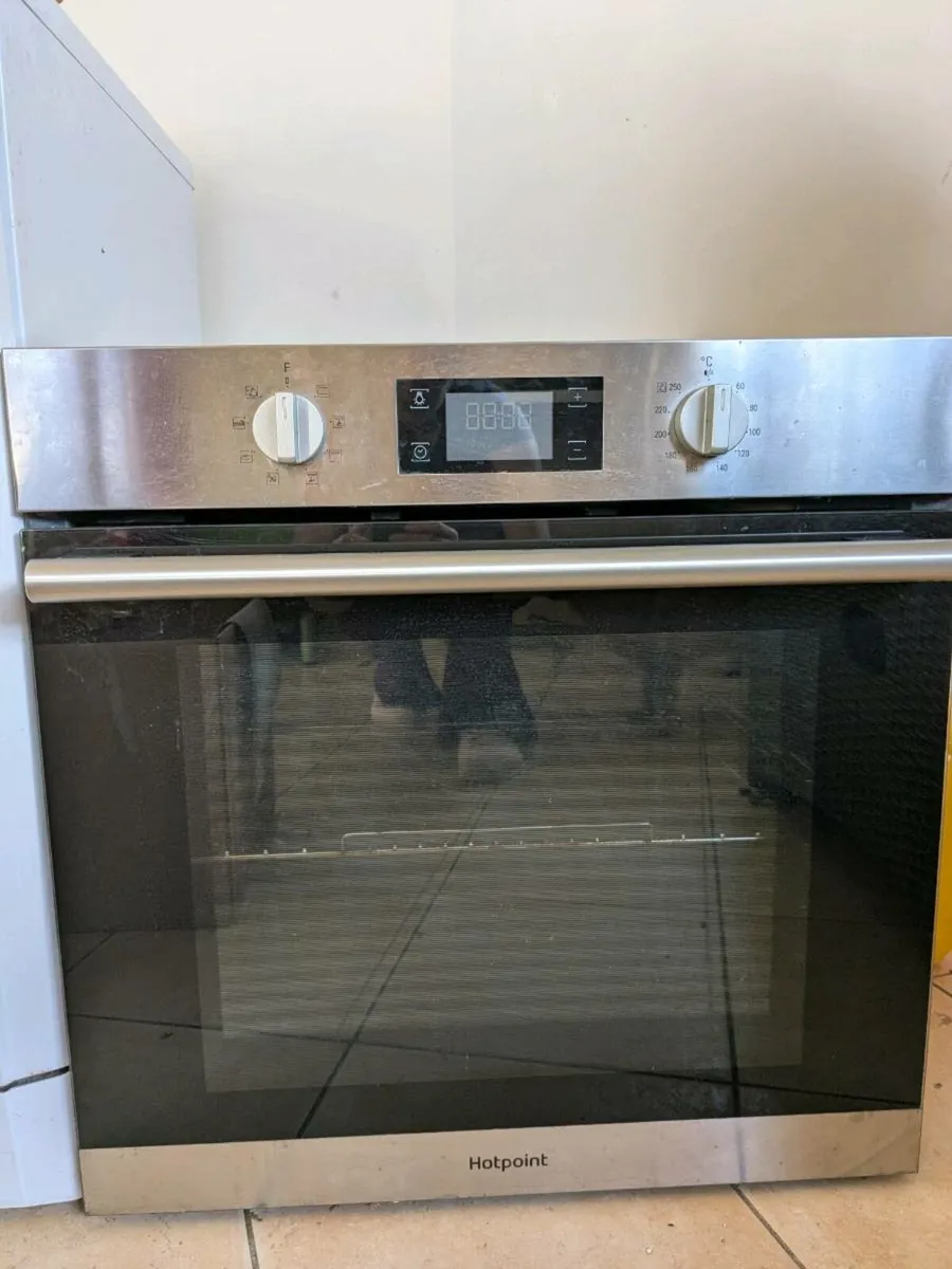 Oven - Image 1