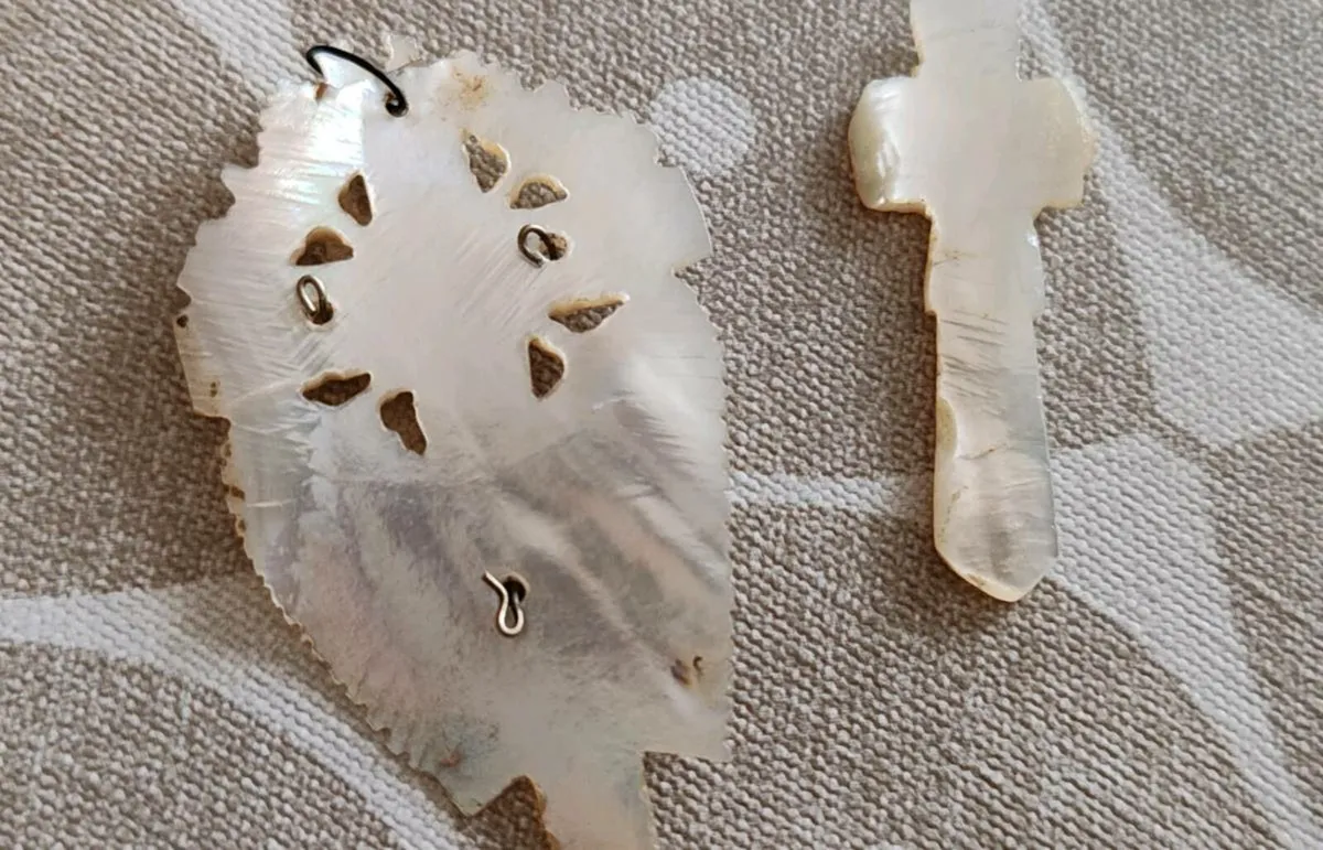 2 vintage mother of pearl pendants - Image 4