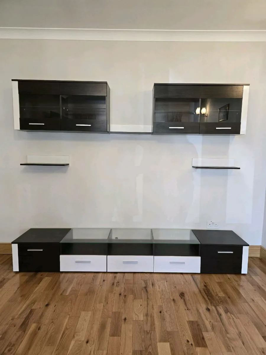 TV Unit - Image 1