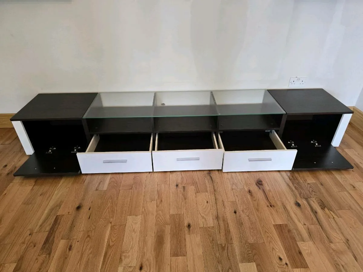 TV Unit - Image 4