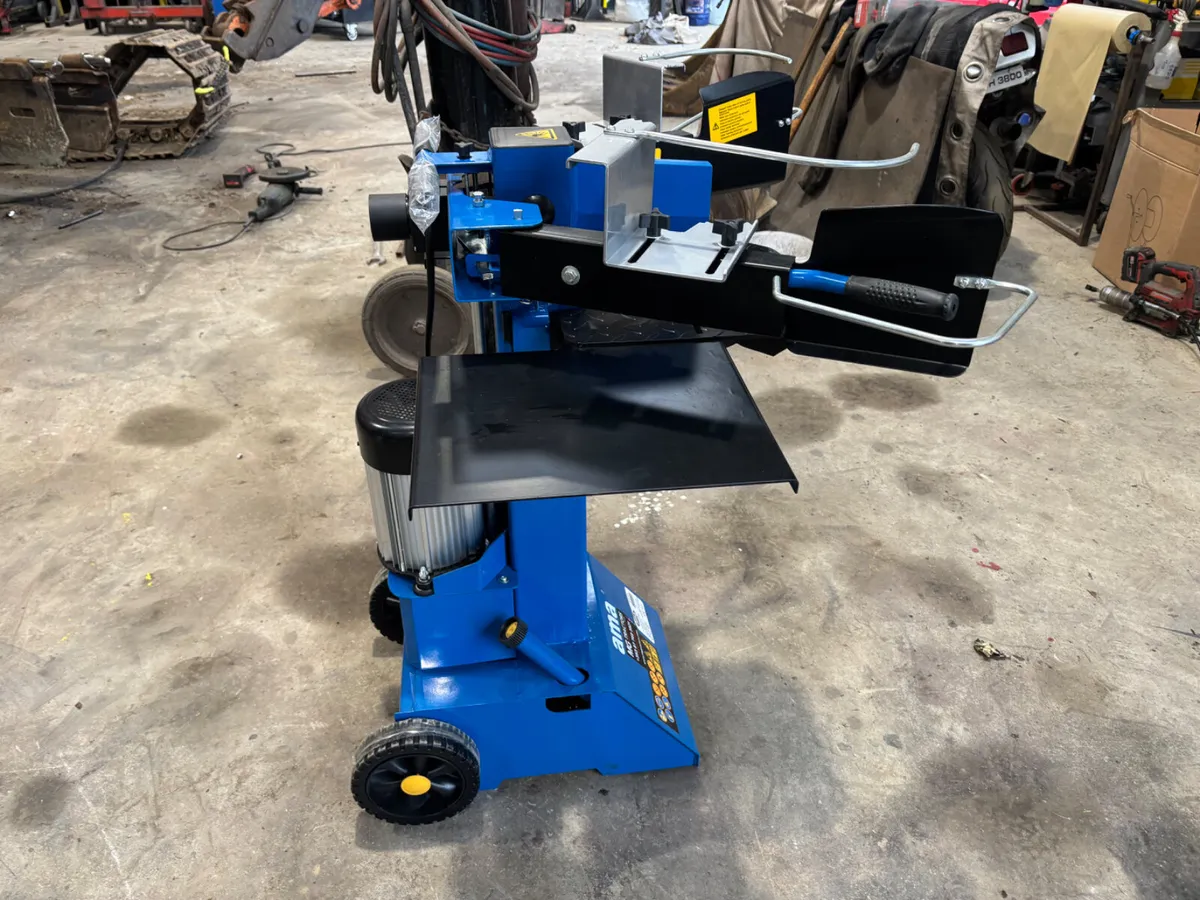 Brand-new 8 ton electric log splitter - Image 4