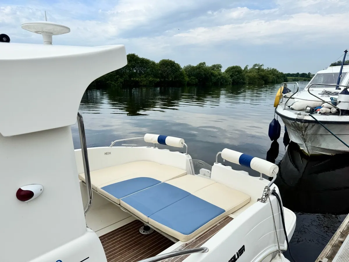 Quicsilver 700 Weekend NEW ENGINE - Image 3