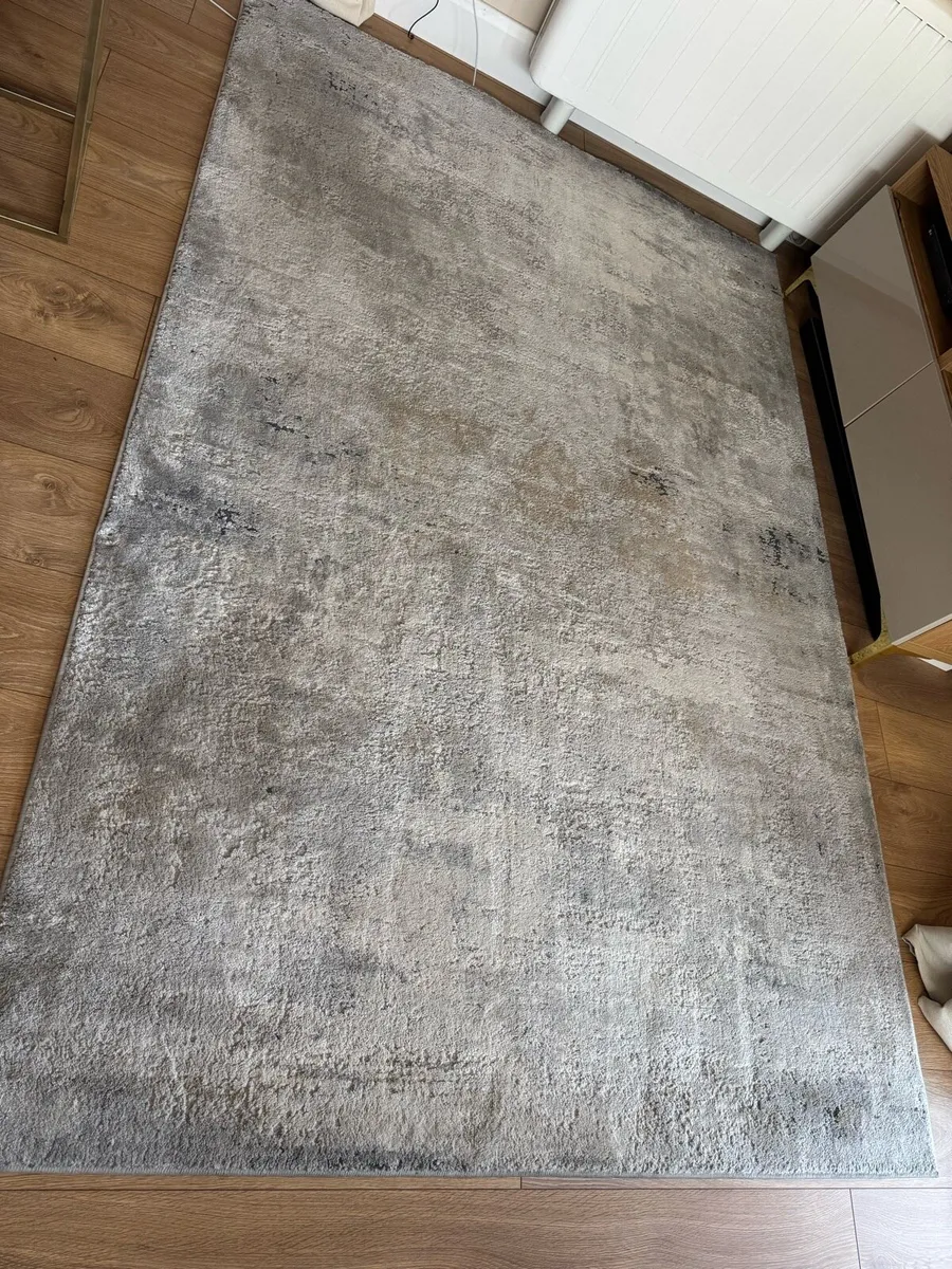 Large rug - Image 1