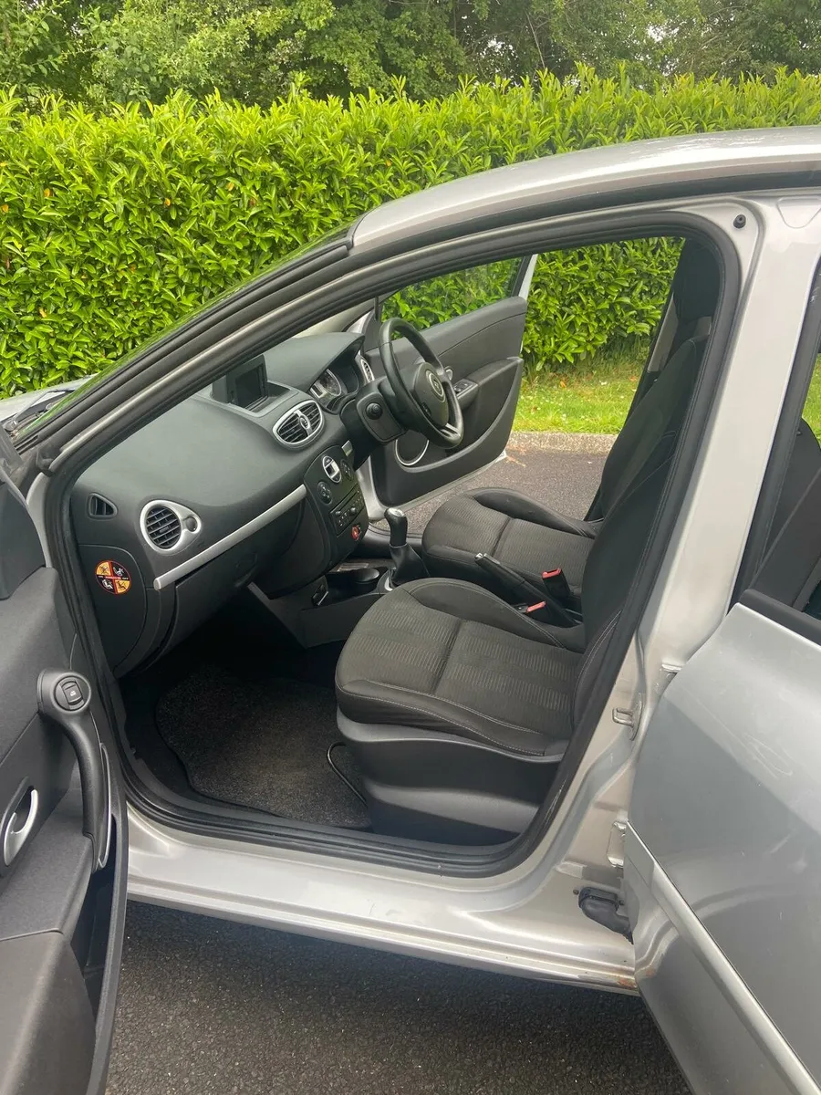 Renault Clio 2009 - Image 2