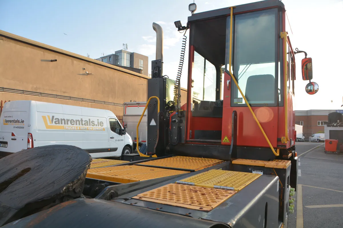 Kalmar T2 Yard Shunter - Image 4