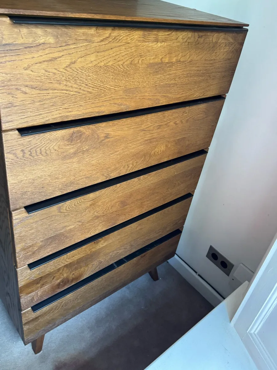Wardrobe and drawer set - Image 1