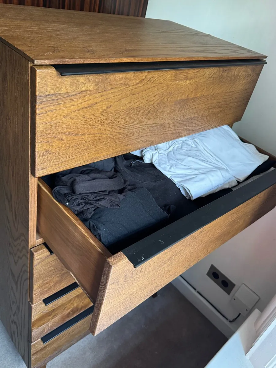 Wardrobe and drawer set - Image 2