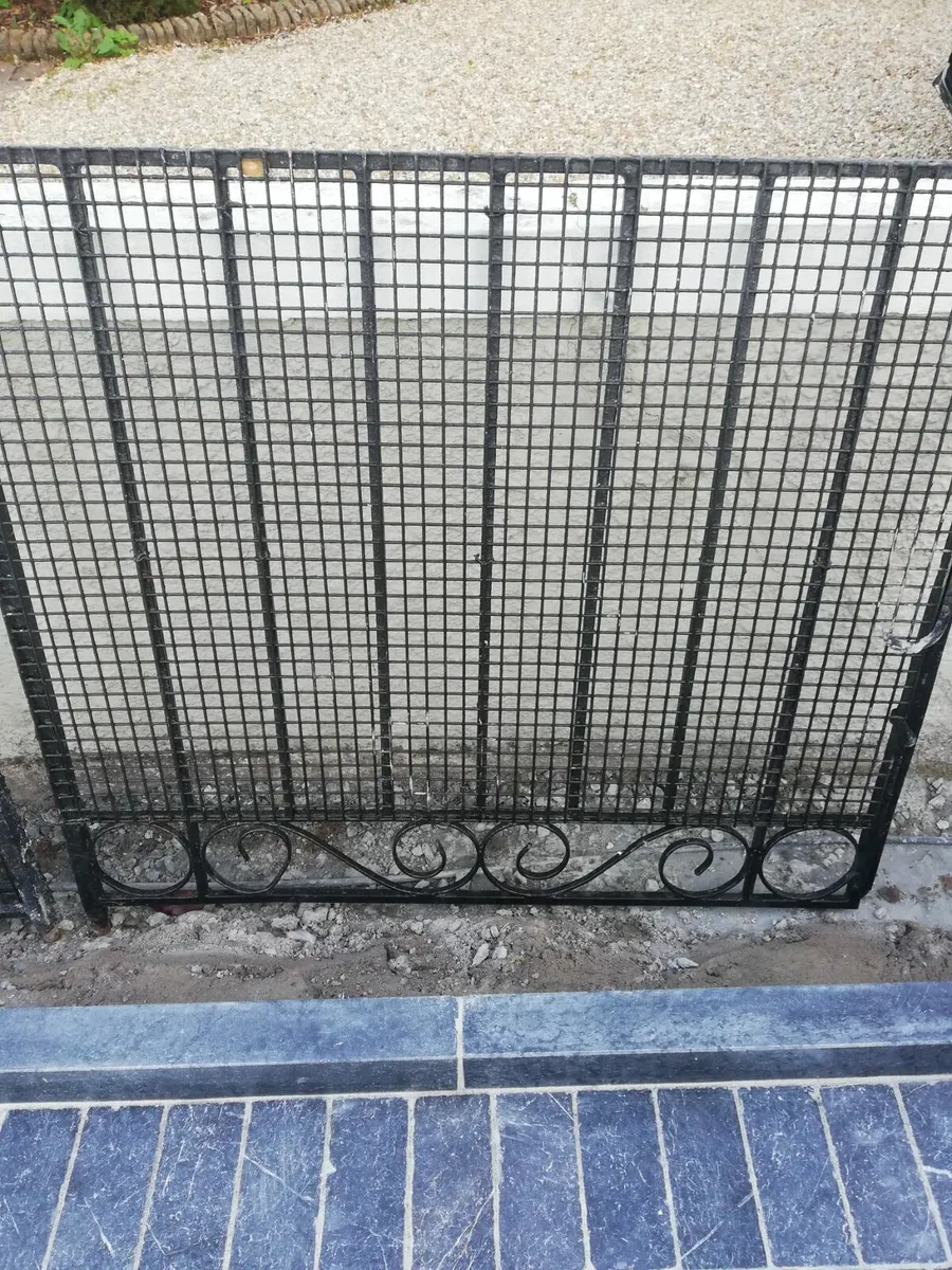 Antique wrought iron gates - Image 3