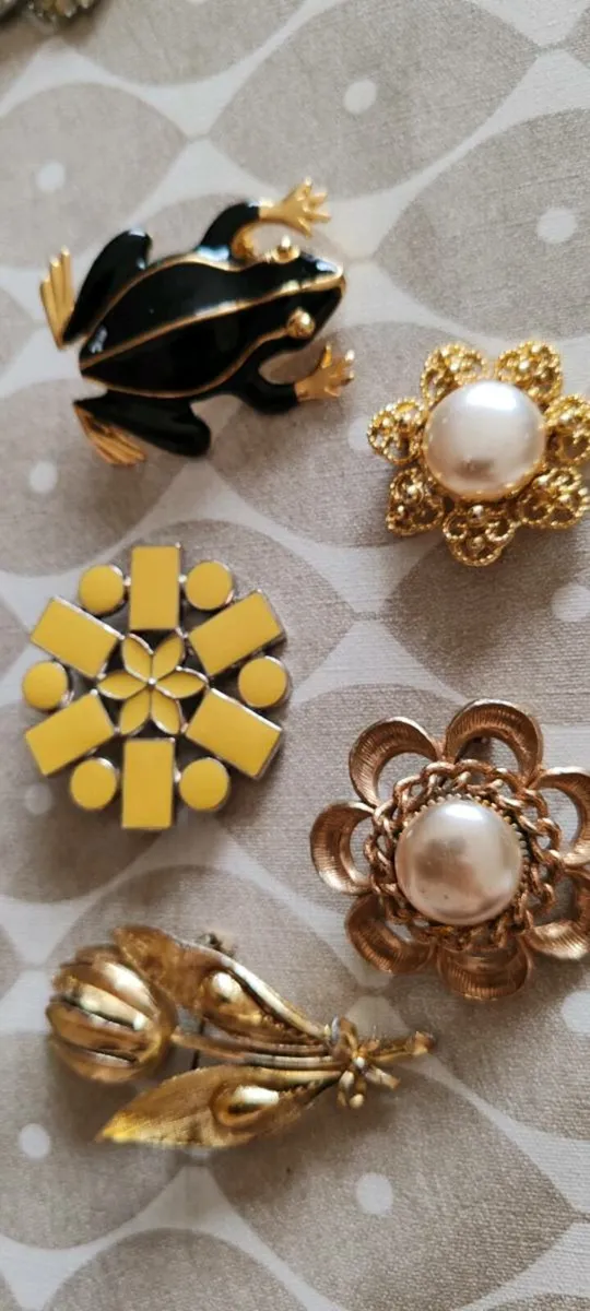 Vintage brooches - Image 1