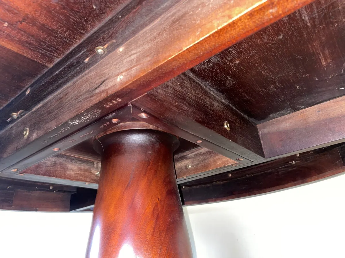 Round Mahogany table - Image 1