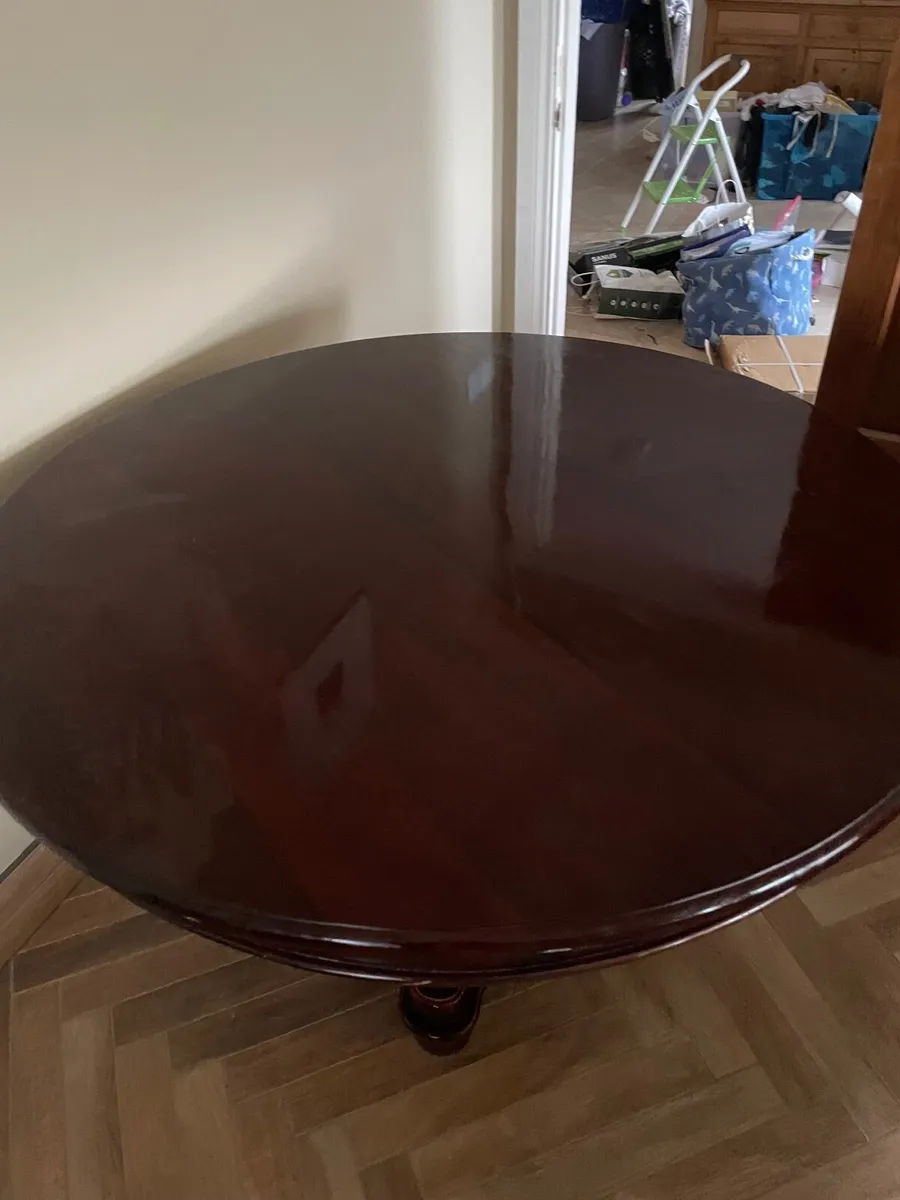 Round Mahogany table - Image 2
