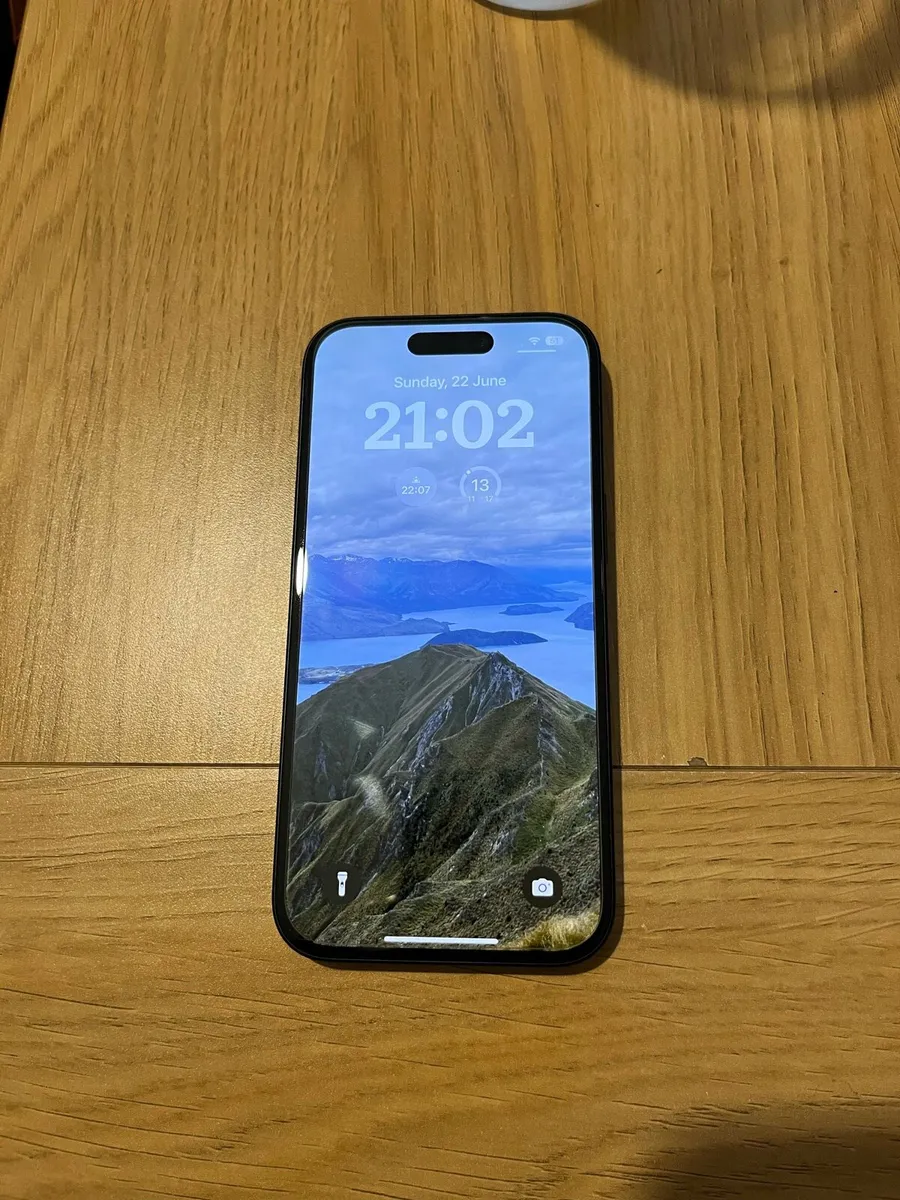 iPhone 15 - Image 2
