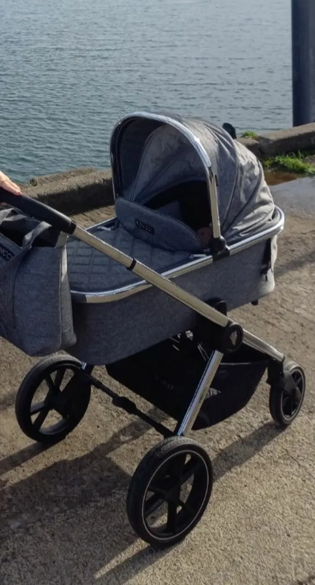 Pram - Image 1