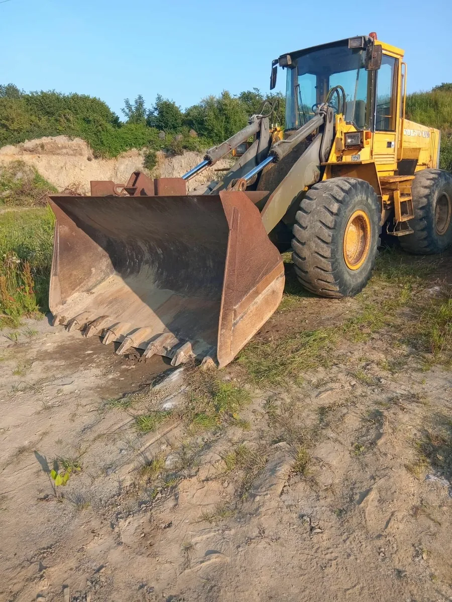 Volvo L90  Loading Shovel - Image 1