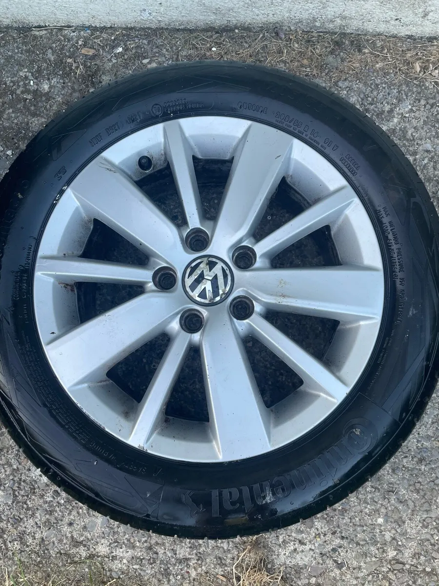 Volkswagen alloy + brand new tire ! - Image 1