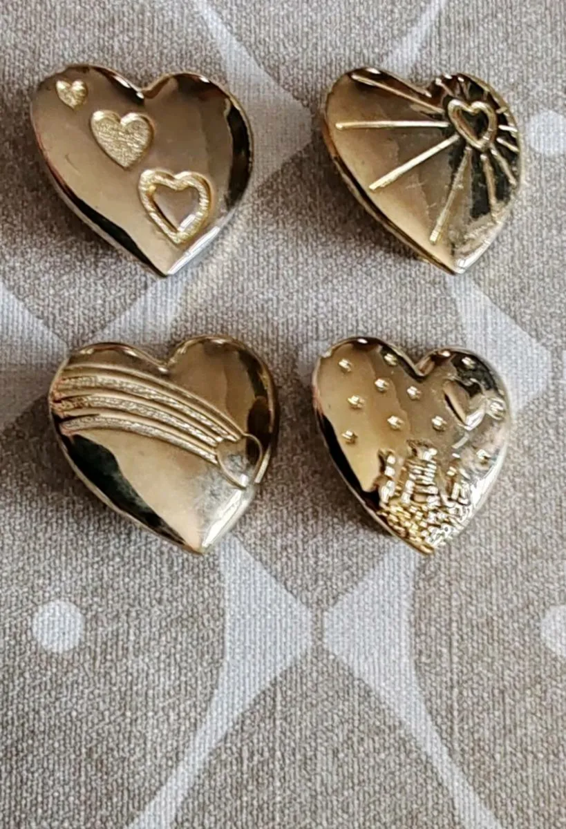 4 goldtone Variety Club brooches - Image 1