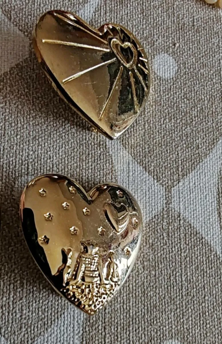 4 goldtone Variety Club brooches - Image 2