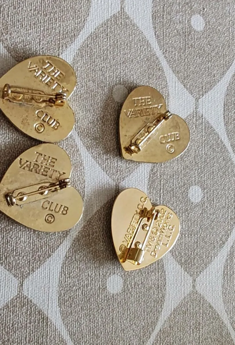 4 goldtone Variety Club brooches - Image 4