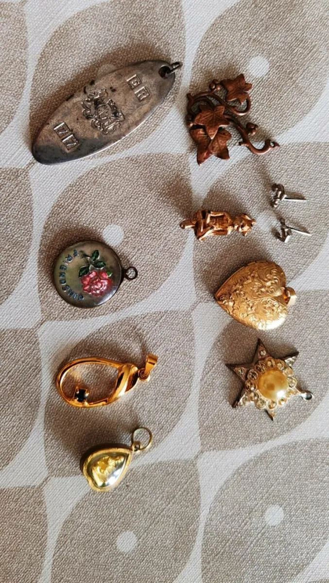 Vintage pendants, earrings etc - Image 1
