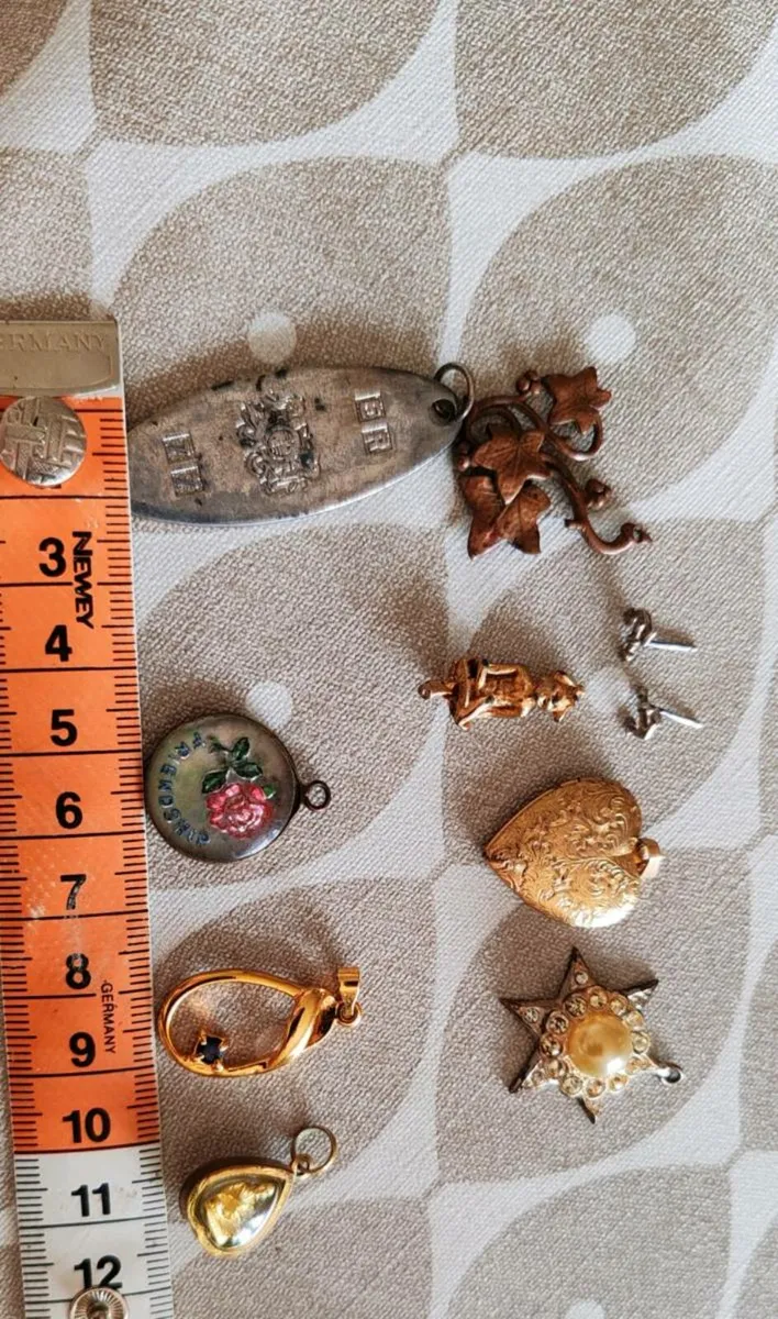 Vintage pendants, earrings etc - Image 2