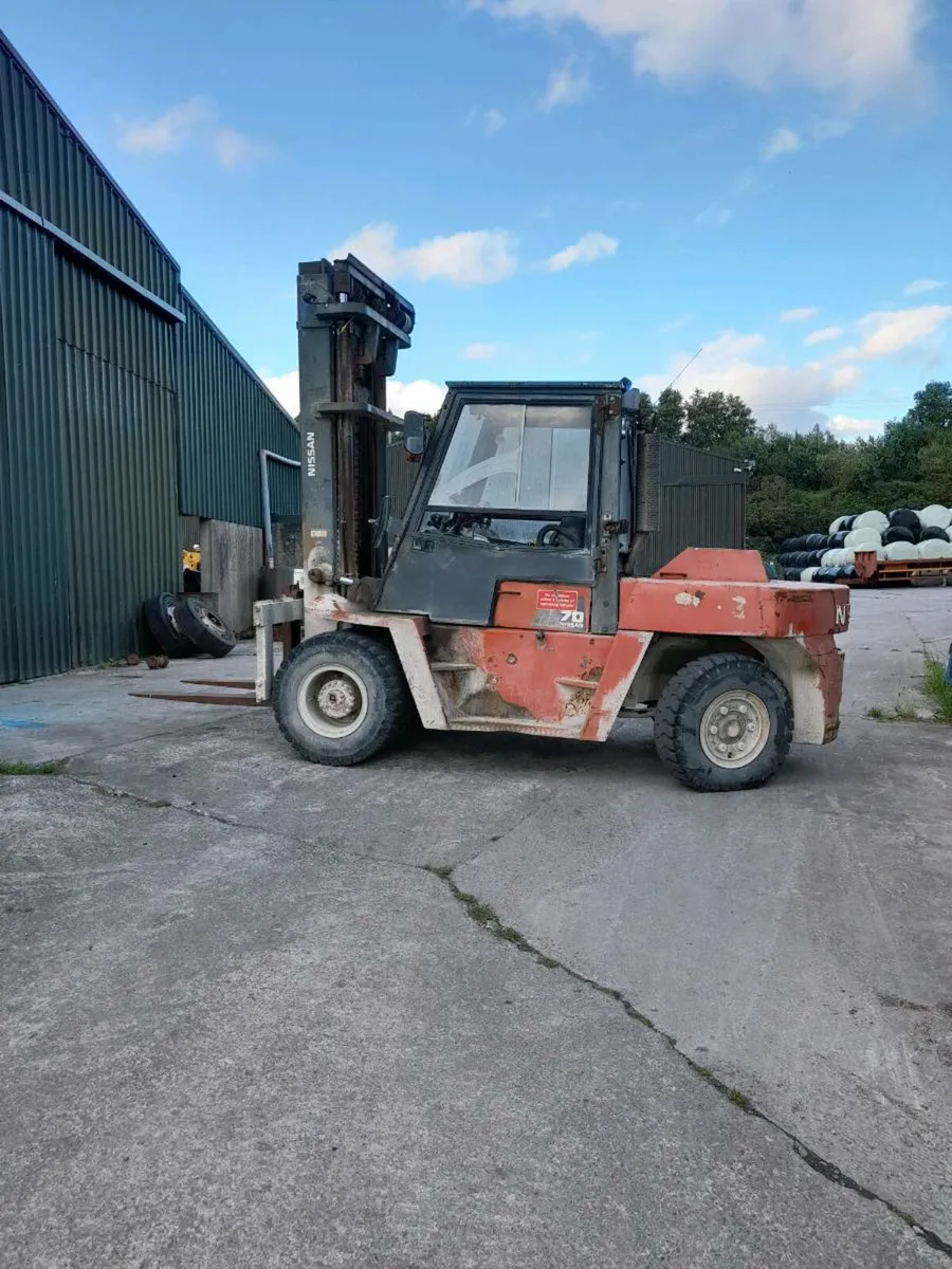 Nissan 70 Fork Lift - Image 2