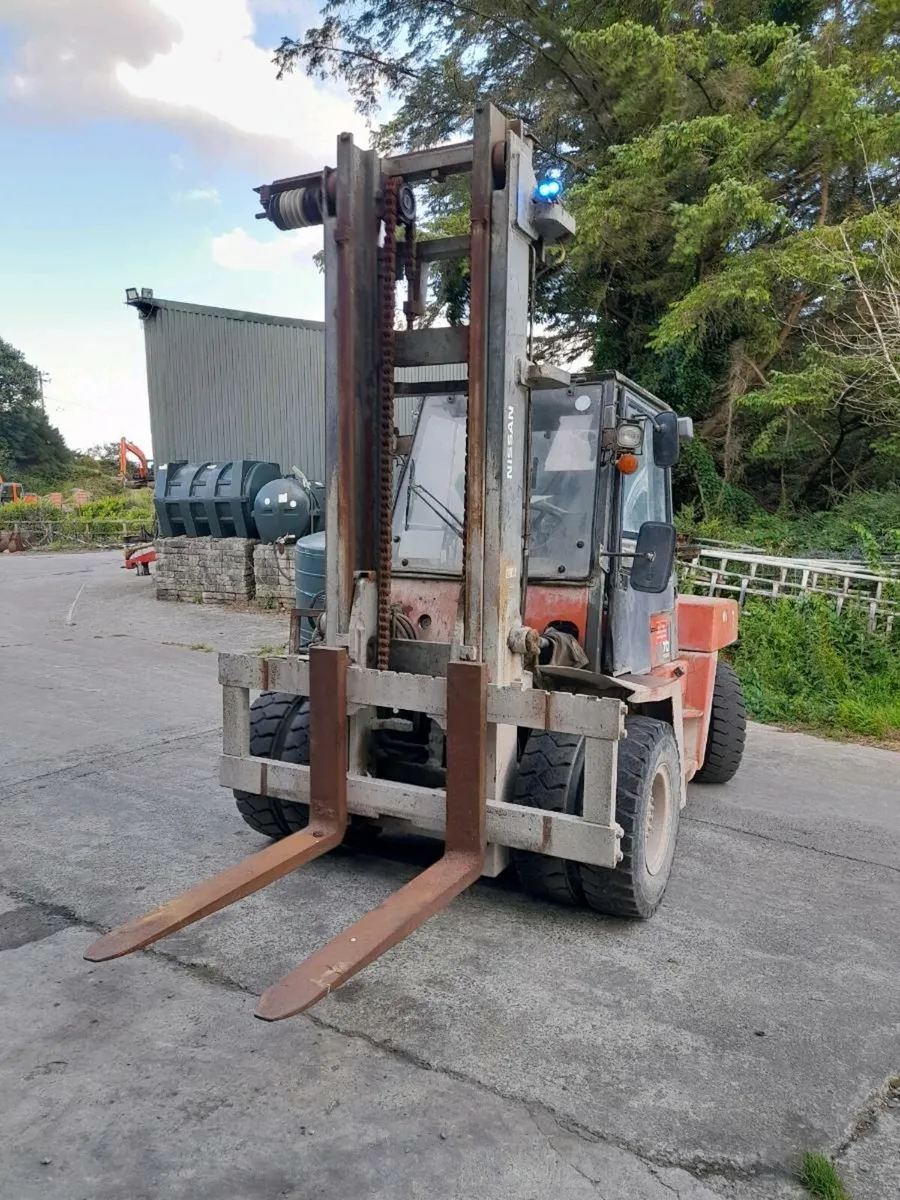 Nissan 70 Fork Lift - Image 3