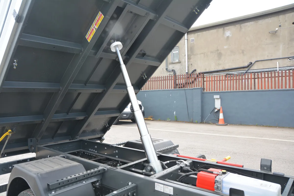 Fuso Canter Tipper - Twin Rear Wheels - Image 3
