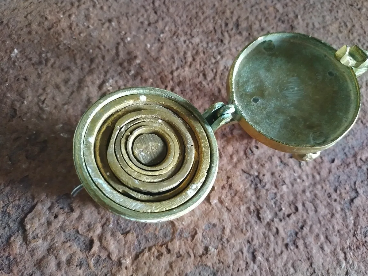 Solid brass graduated weights - Image 4