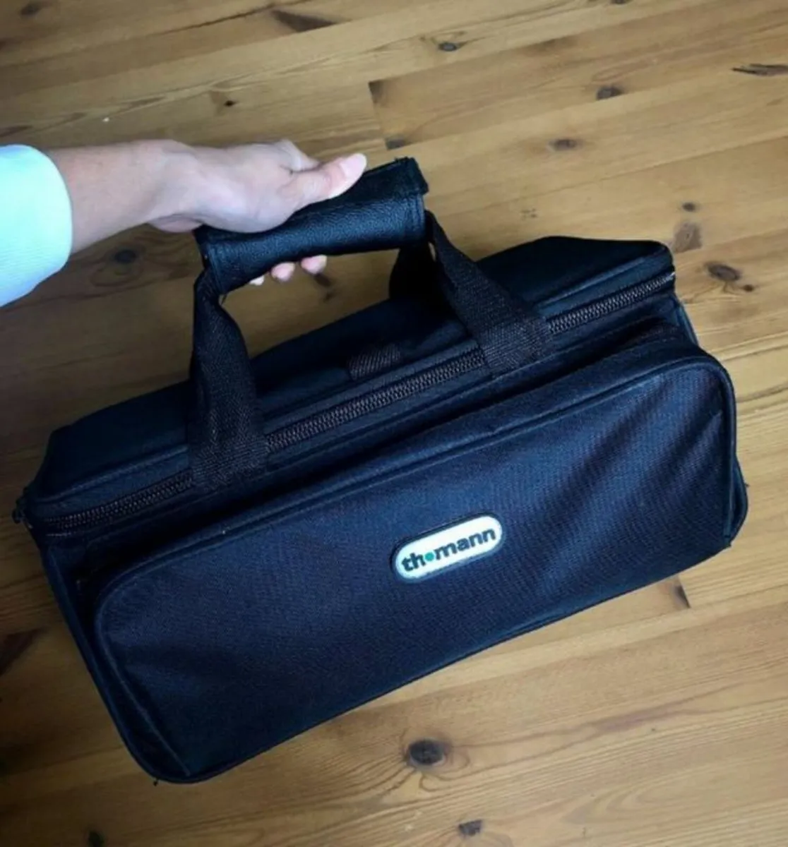 Behringer X Air XR18 Mixer and Bag - Image 2