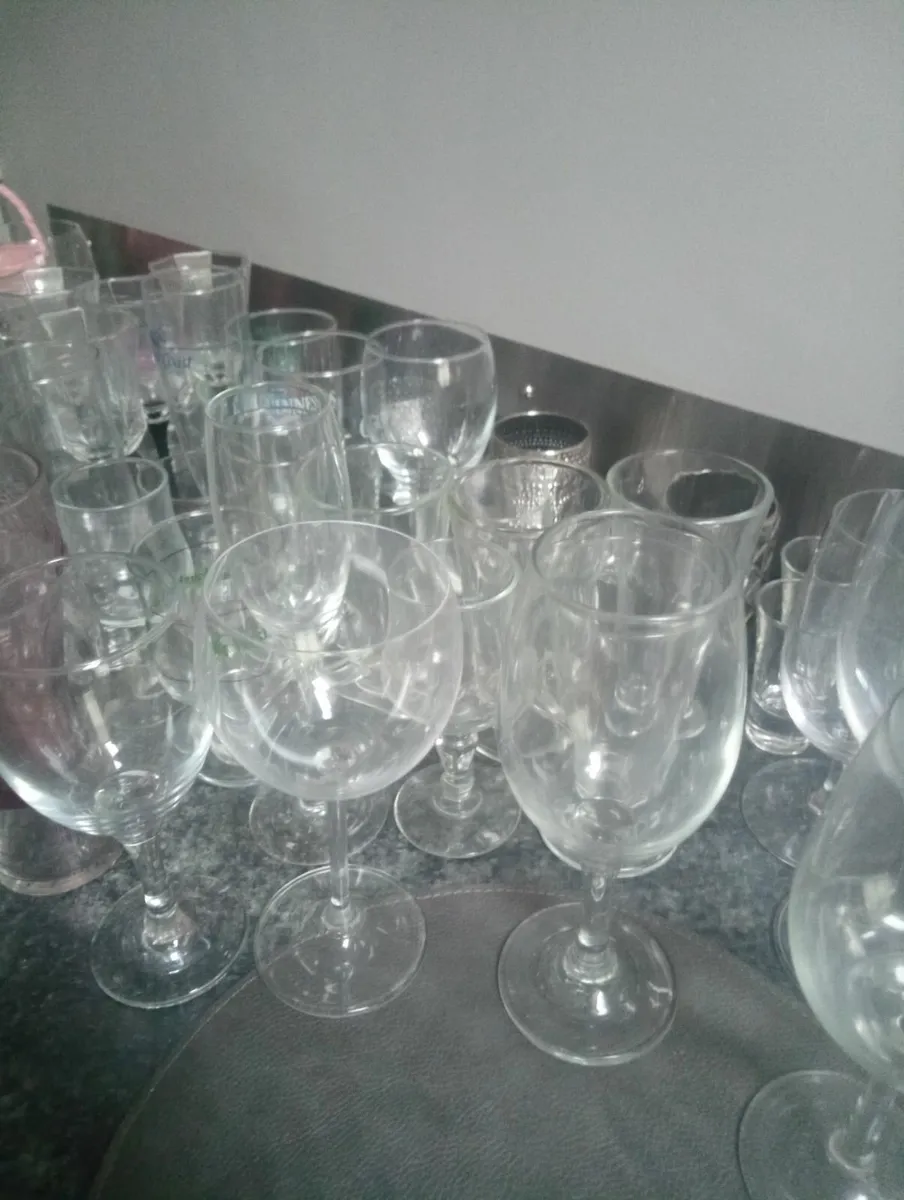 Assortment of glasses - Image 3