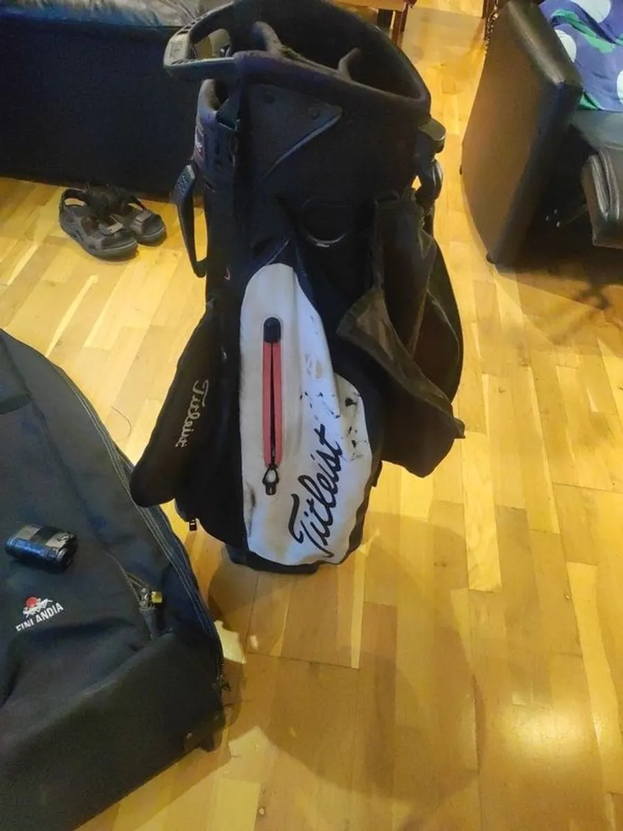 Titleists carry and travel bags - Image 1