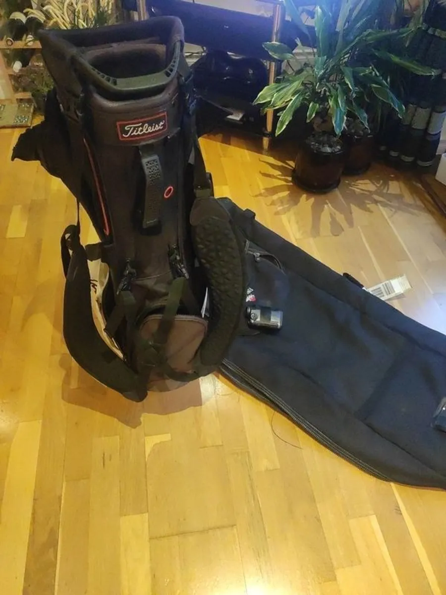 Titleists carry and travel bags - Image 4