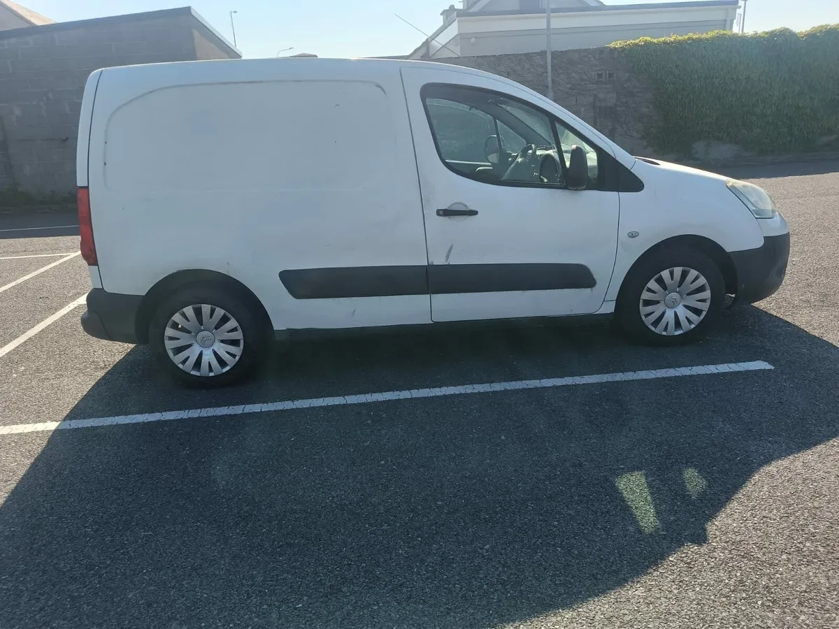 2011 Citroen Berlingo 3 seater cvrt test 06-26 - Image 3