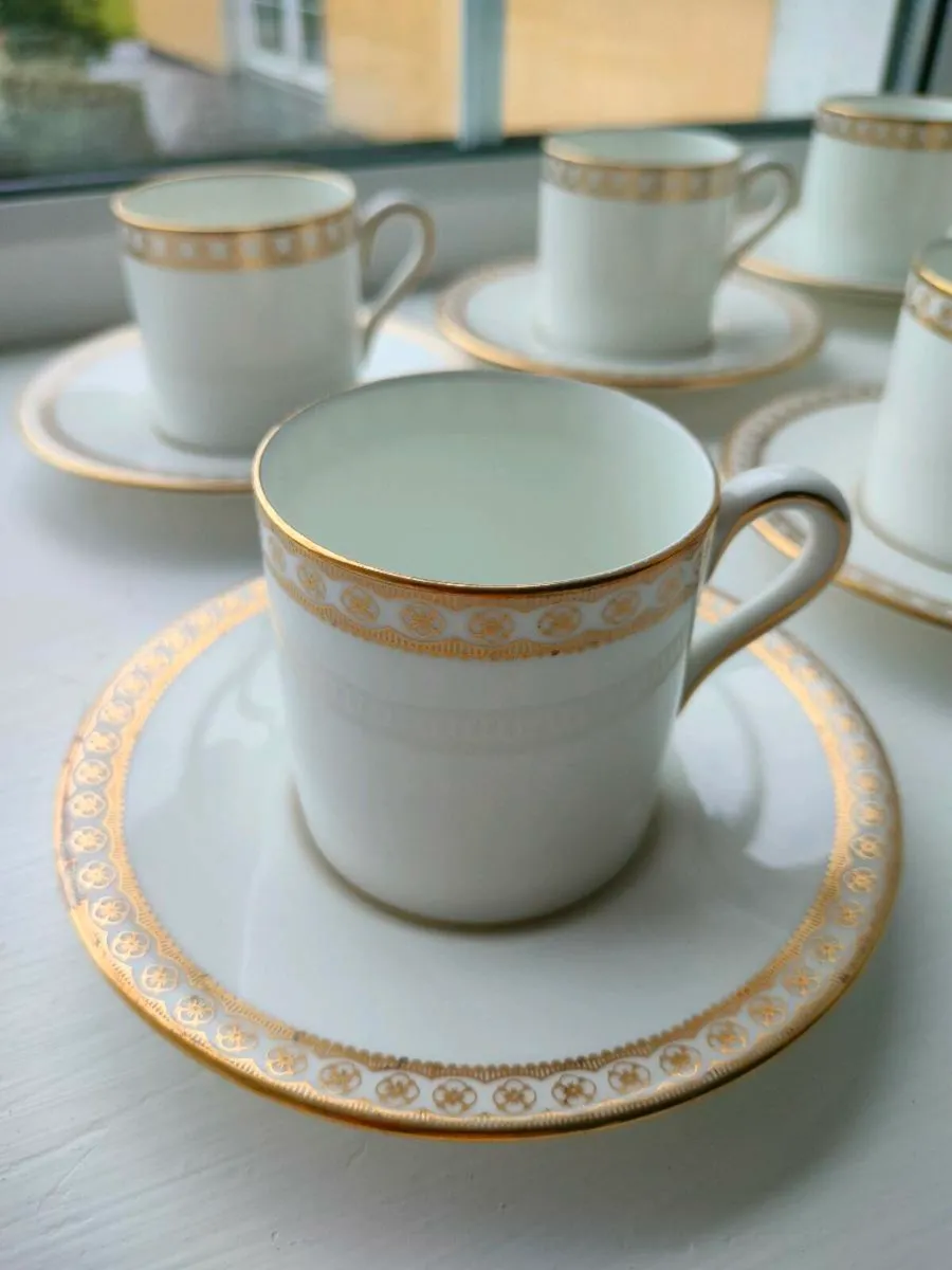 Wedgwood Cups & Saucers - Image 3