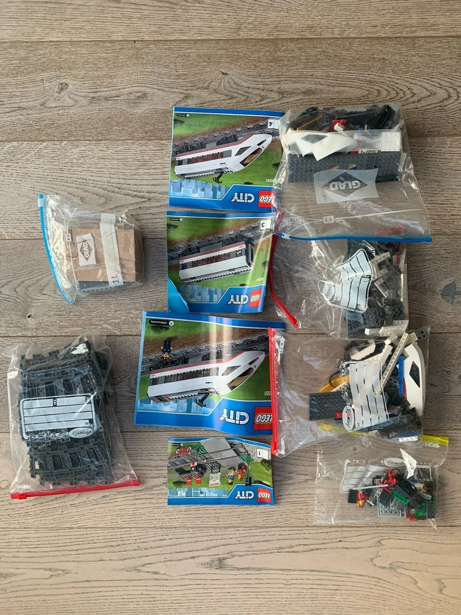 LEGO High-Speed Passenger Train 60051 - Image 2