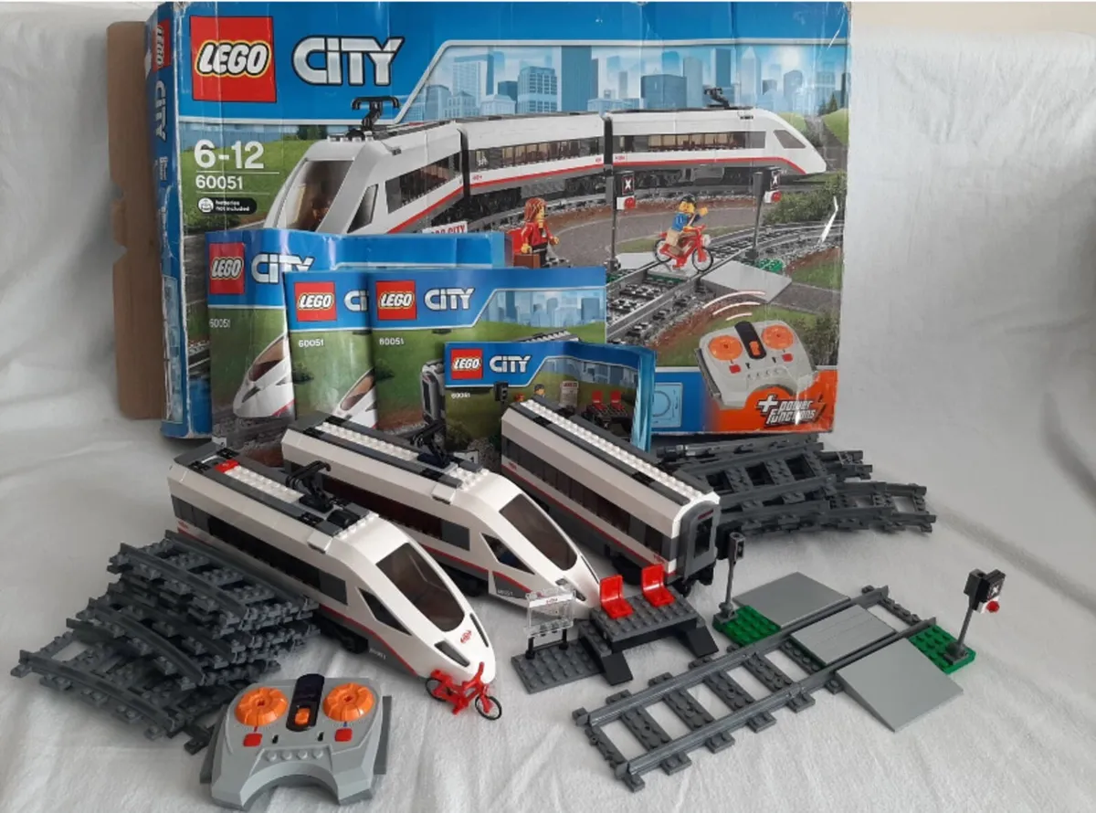 LEGO High-Speed Passenger Train 60051 - Image 3