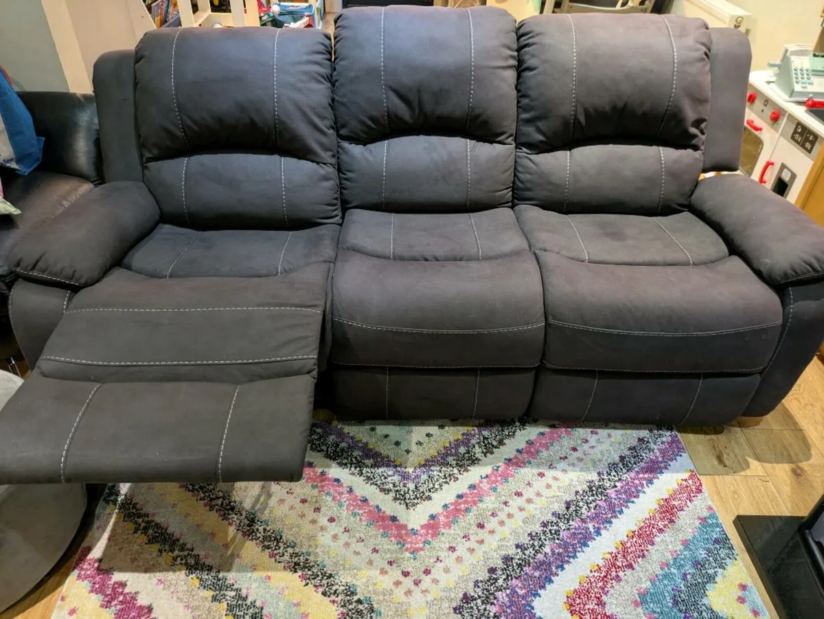 3 Seater Recliner Couch - Image 2