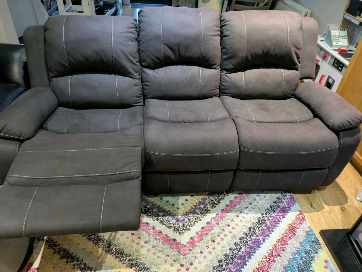 3 Seater Recliner Couch - Image 3