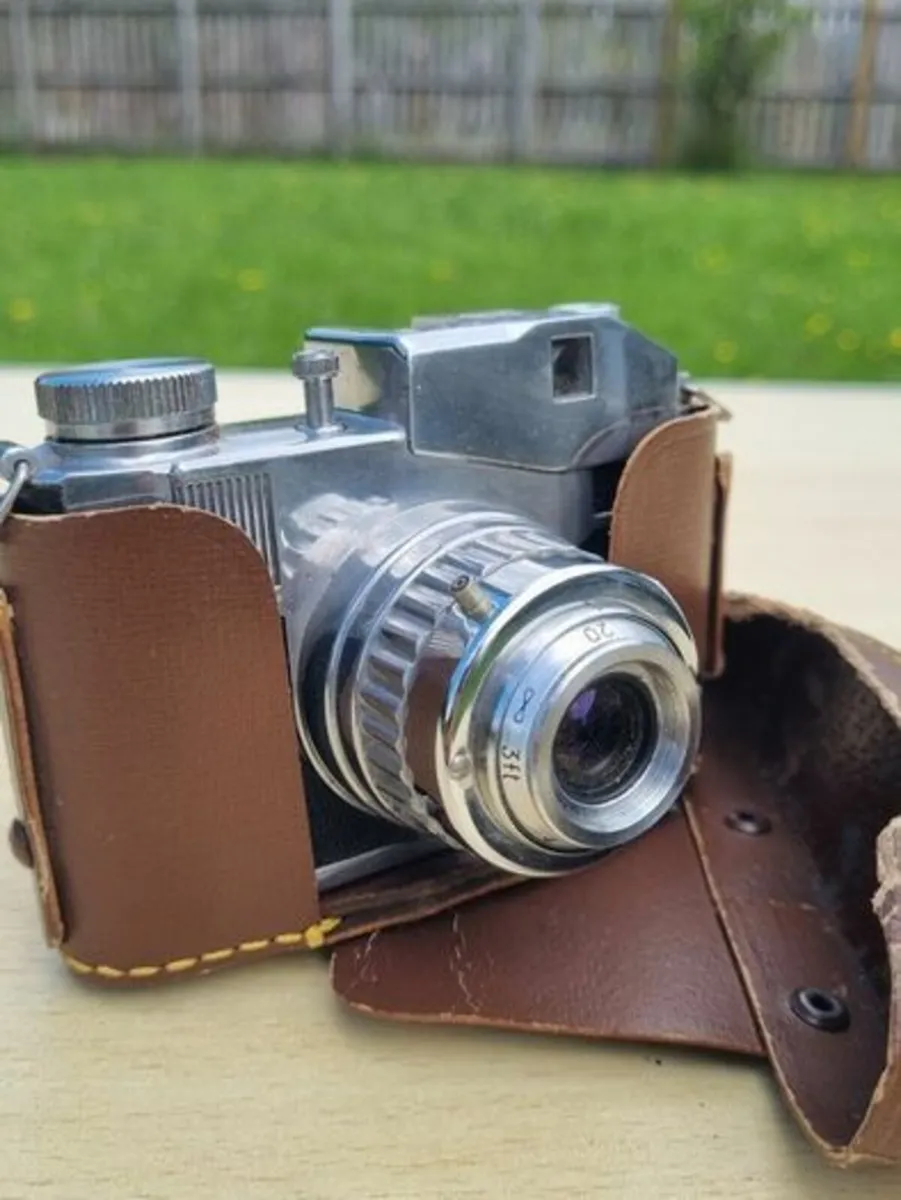 Vintage Italian Bencini Comet S Camera - Image 2
