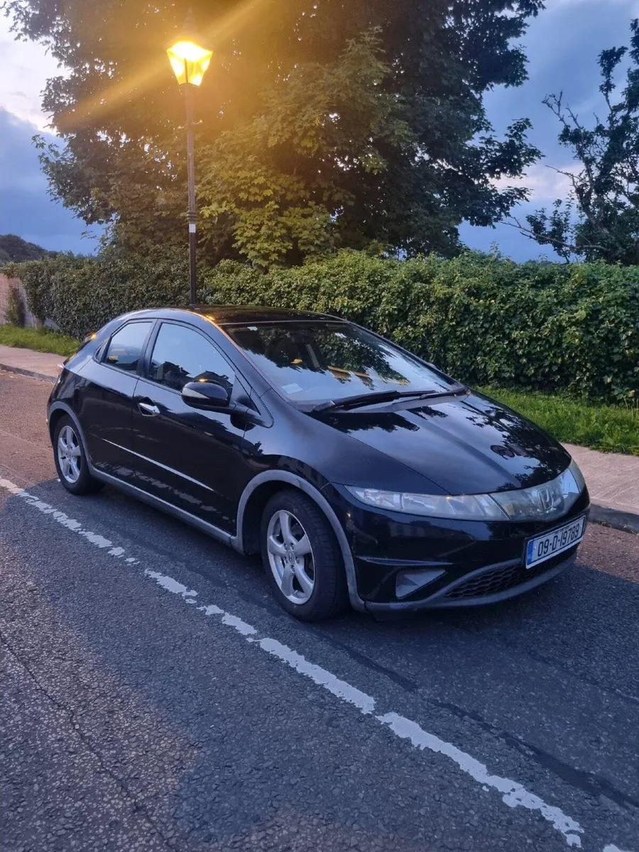 Honda Civic 2009 - Image 2
