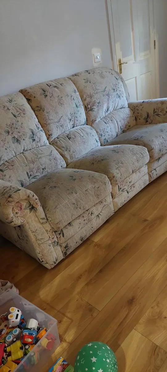 3 piece suite with recliners - Image 1