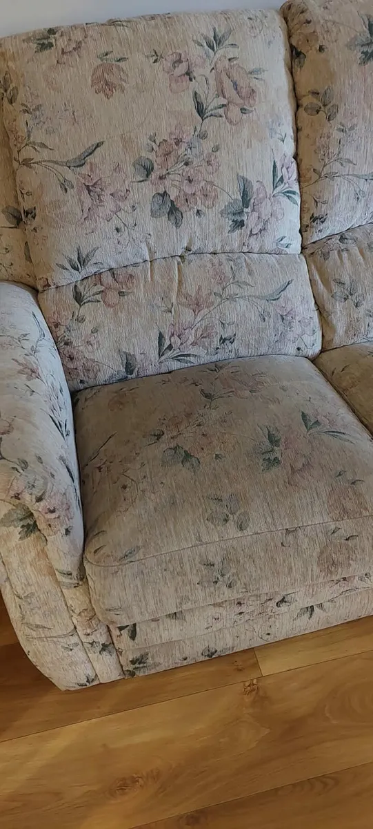 3 piece suite with recliners - Image 2