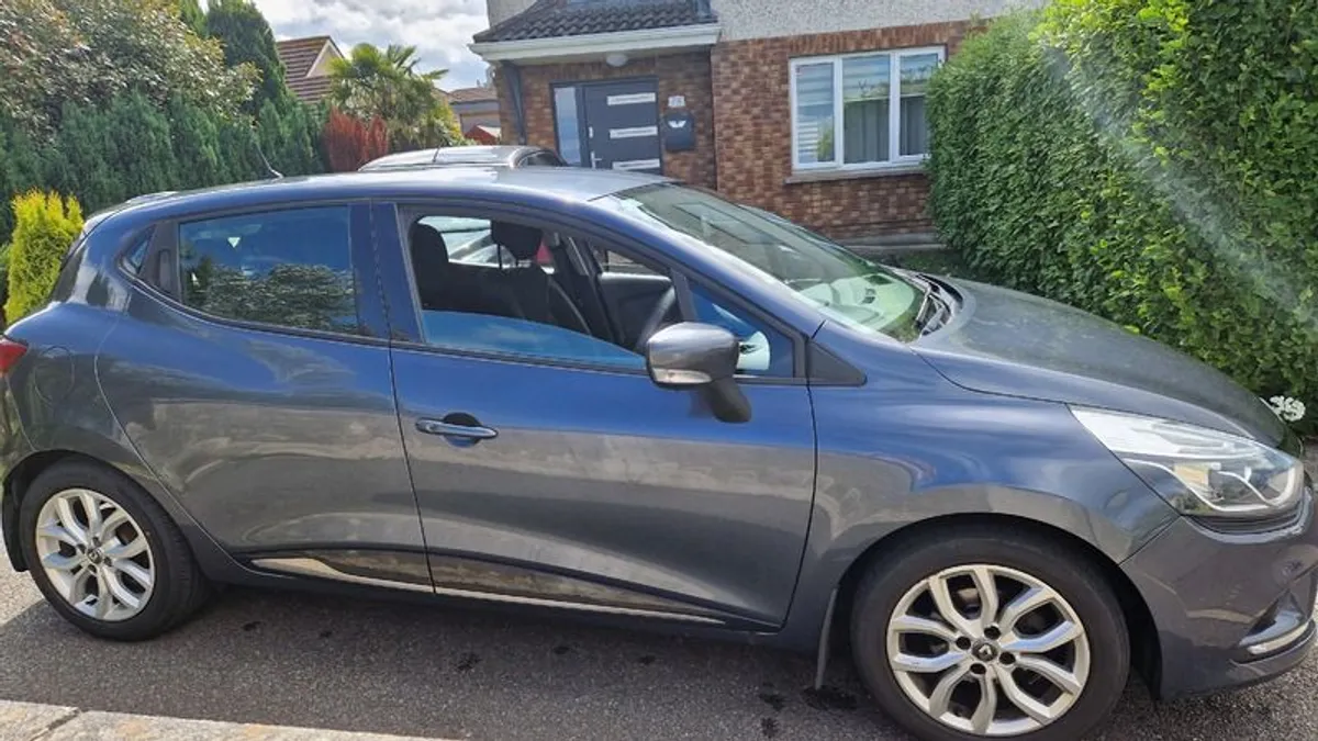 2017 Renault Clio - Image 2