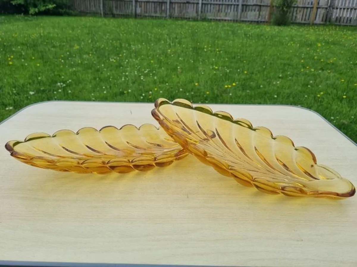 Art deco style two amber serving trays - Image 2