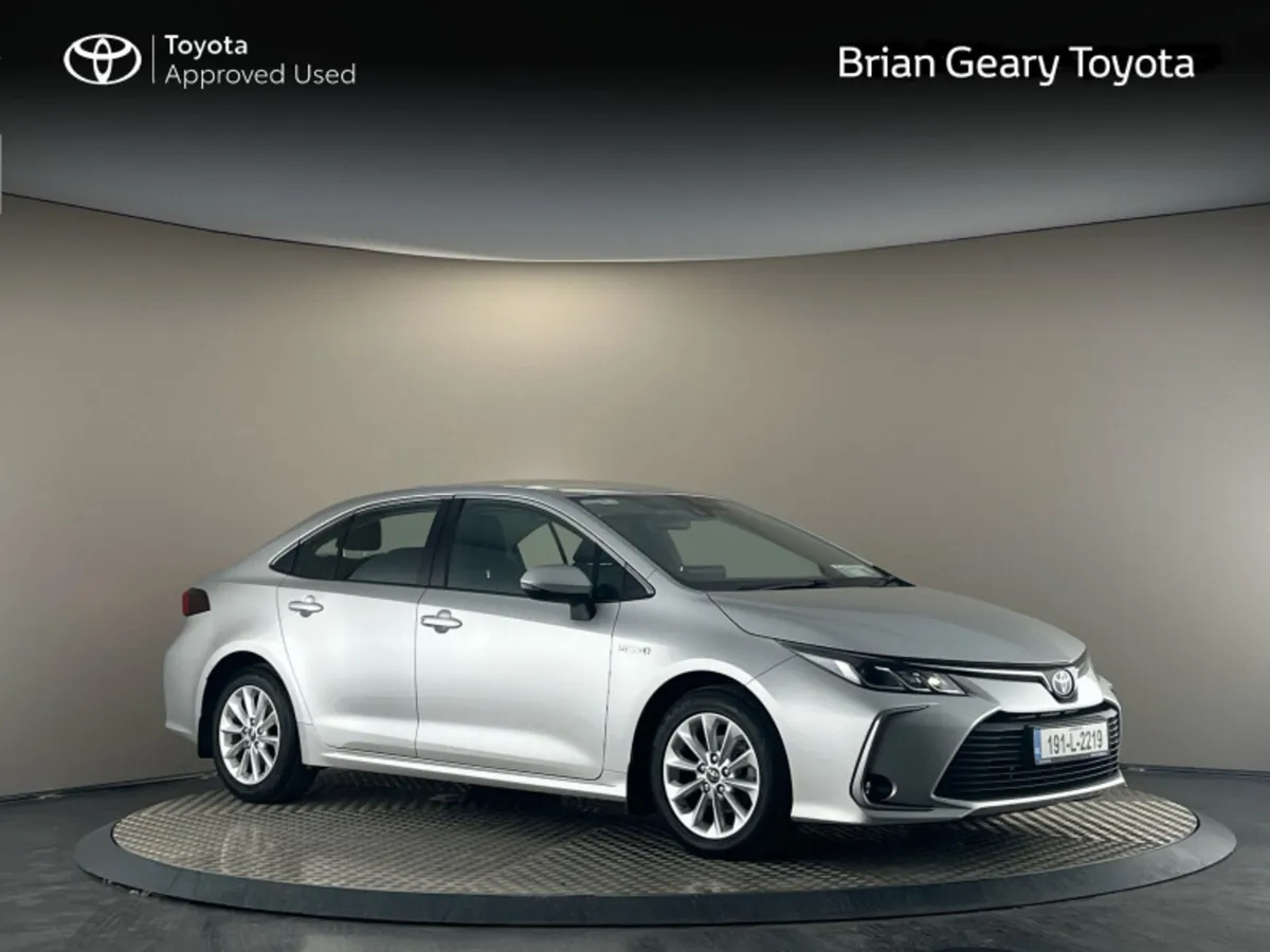 Toyota Corolla HYBRID LUNA SALOON - Image 1