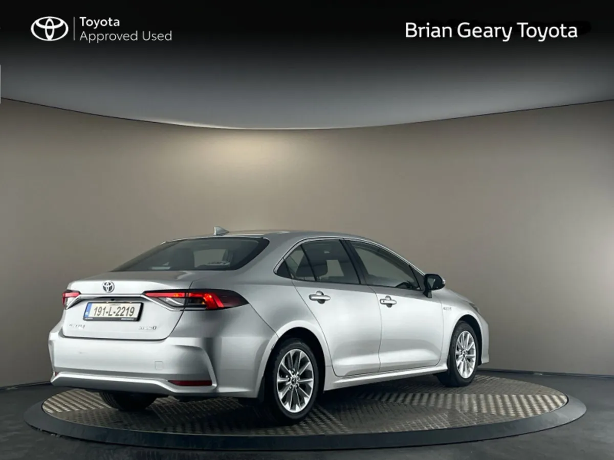 Toyota Corolla HYBRID LUNA SALOON - Image 2