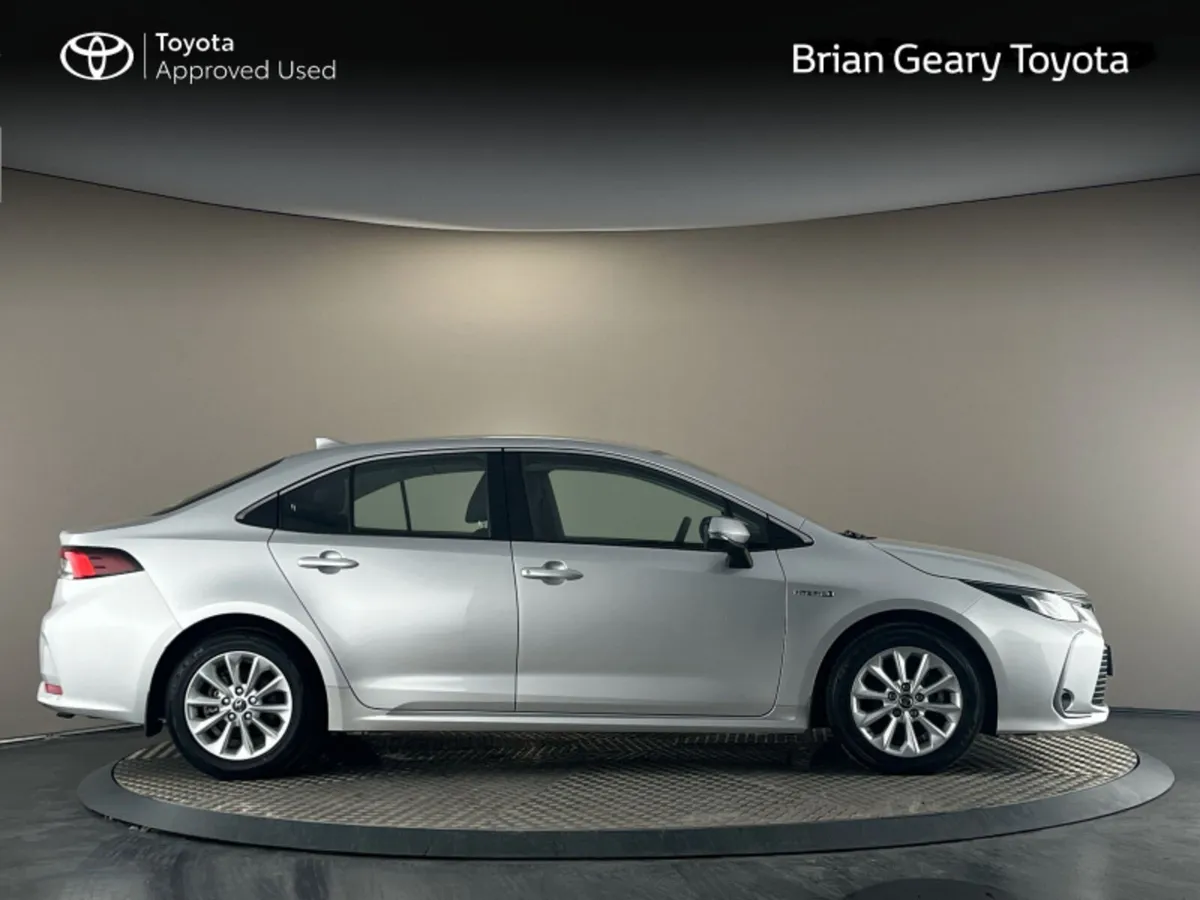 Toyota Corolla HYBRID LUNA SALOON - Image 3