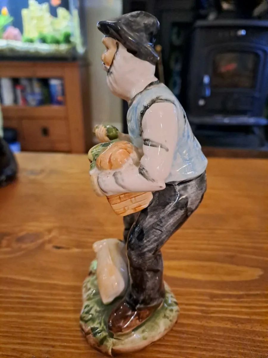 Vintage farmer figurine - Image 4