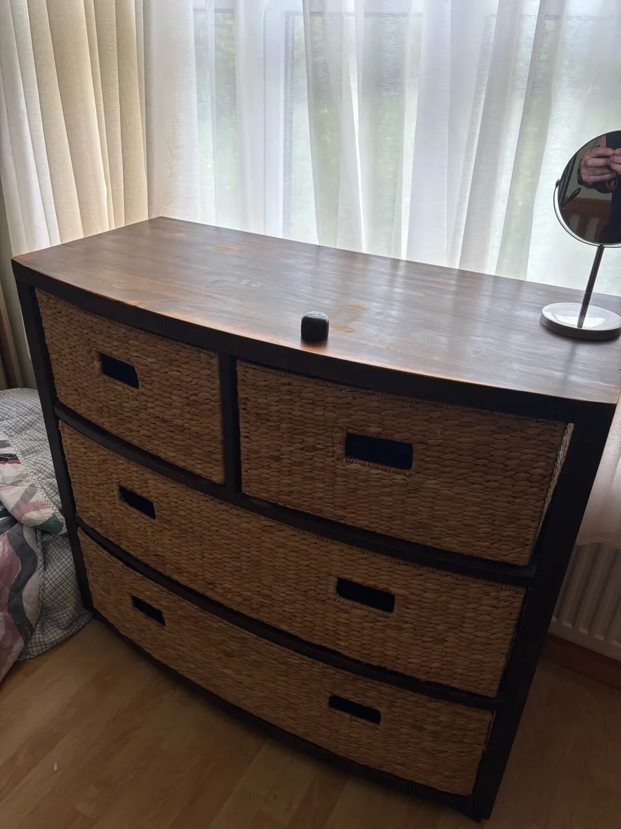 Wicker chest of drawers