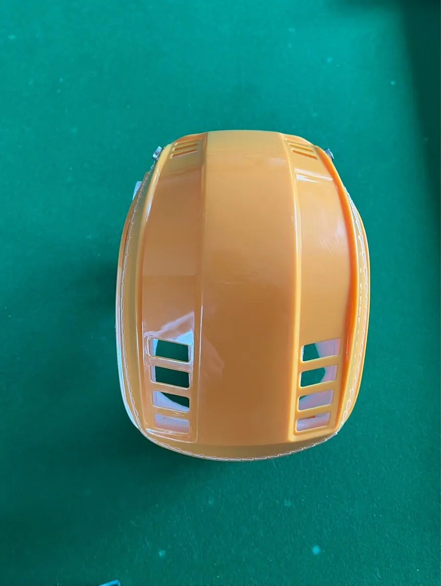 Hurling helmet - Image 4